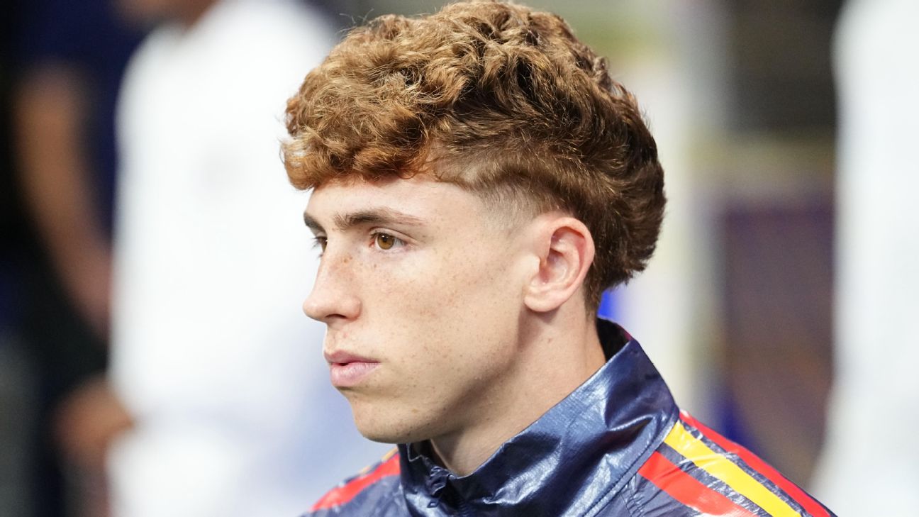 liverpool sign víctor muñoz